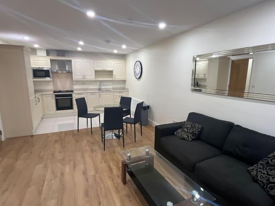 City Beach Gem 5 Adult Spaces Plus Child Dublin Exteriör bild