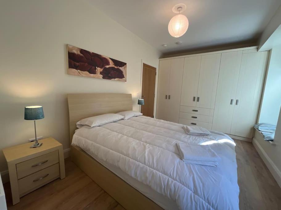 City Beach Gem 5 Adult Spaces Plus Child Dublin Exteriör bild