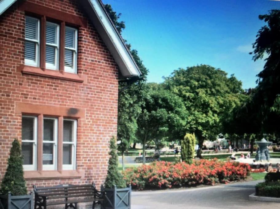 City Beach Gem 5 Adult Spaces Plus Child Dublin Exteriör bild