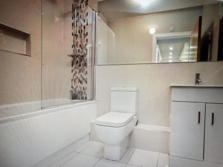 City Beach Gem 5 Adult Spaces Plus Child Dublin Exteriör bild
