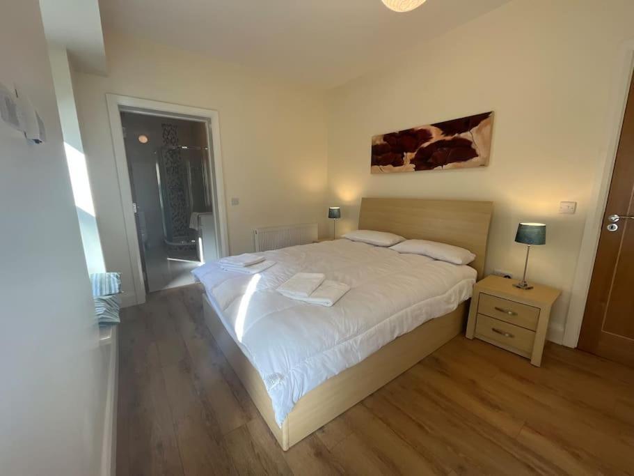 City Beach Gem 5 Adult Spaces Plus Child Dublin Exteriör bild